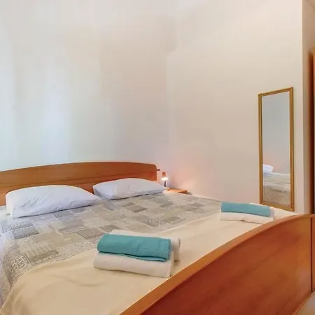 With A Parking Space Nerezine, Losinj - 7961 Apartment Nerezine