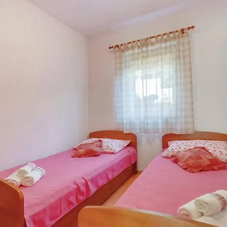 דירה With A Parking Space Nerezine, Losinj - 7961 נזרין