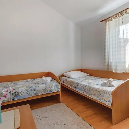 דירה With A Parking Space Nerezine, Losinj - 7961 נזרין